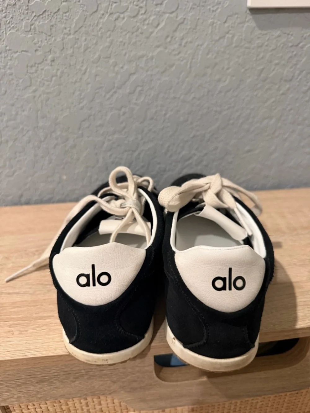 Women Alo Yoga Sunset Sneaker Black sz 8.5